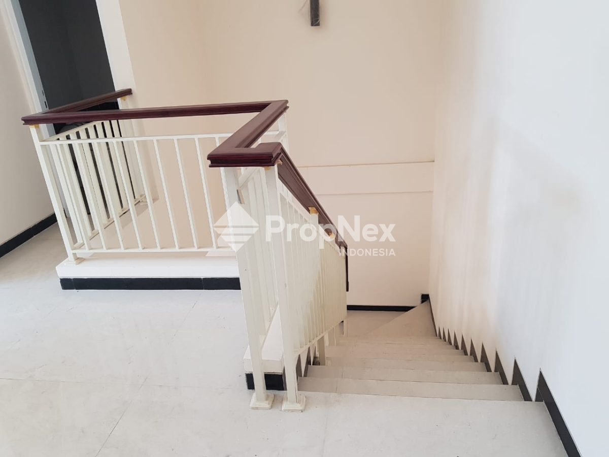 Dijual Rumah Siap Huni Furnish Sukolilo Dian Regency 2 — foto 8